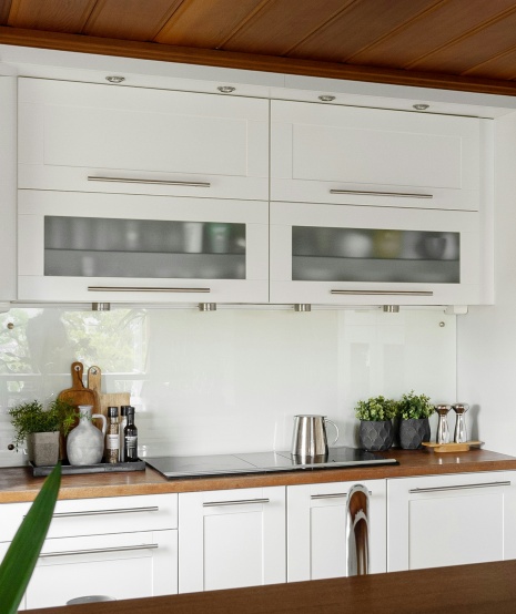 Above cabinet glass showcase organizer