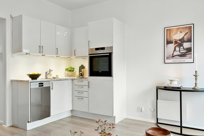 Minimalist handle free cabinet design