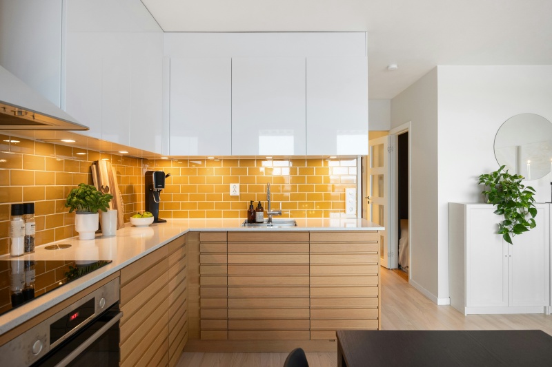 Customizable glossy kitchen cabinet options