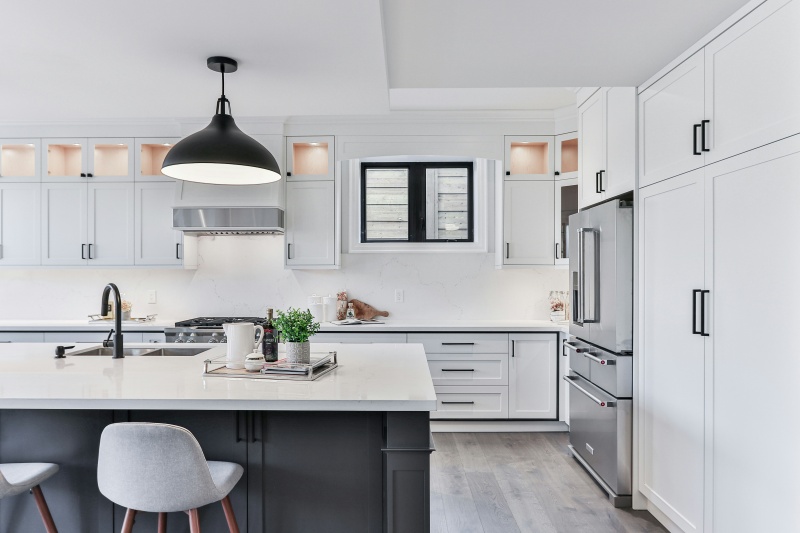Customizable Black and White Cabinetry