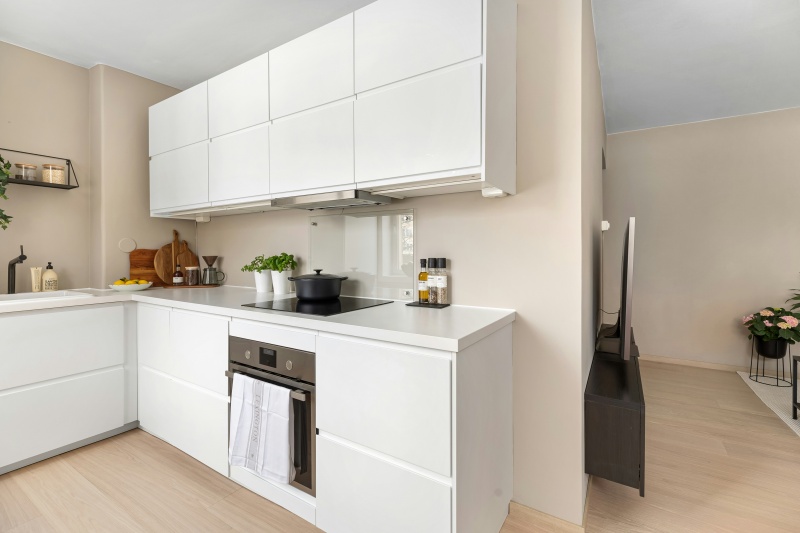 White Thermofoil Framed Cabinets Design Ideas