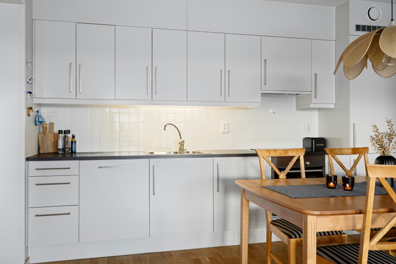 Compact plywood cabinets for small kitchens Compact plywood cabinets for small kitchens