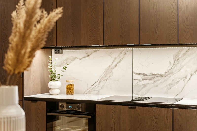 Customized wood-look kitchen cupboards