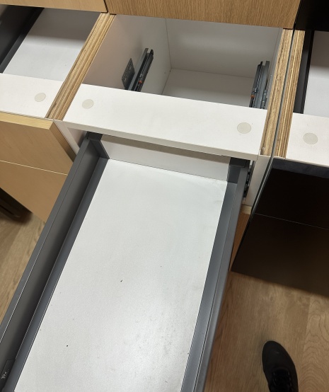 Blue cabinetry for minimalist kitchens