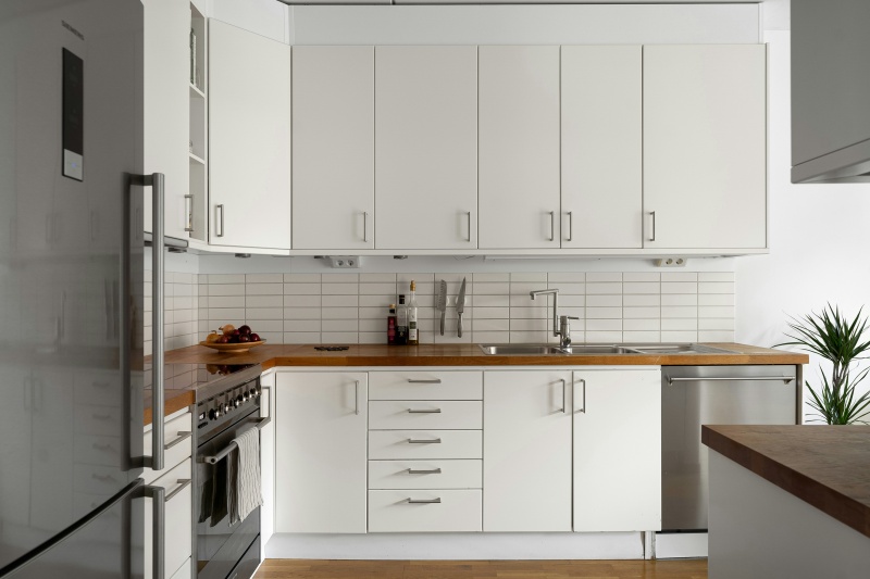 Slab style cabinets with minimal detailing
