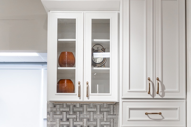 Durable White Framed Cabinet Construction