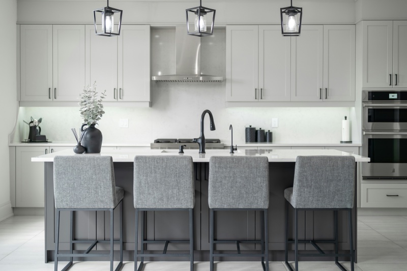 Creating a focal point with kitchen island