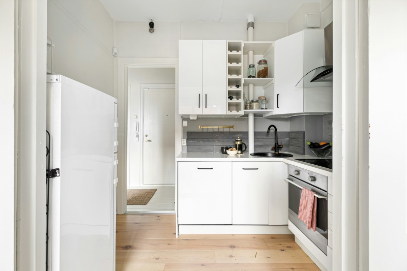 Using inappropriate scale of furniture and fixtures