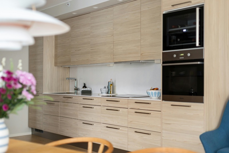 Cleaning methods for melamine kitchen cabinets