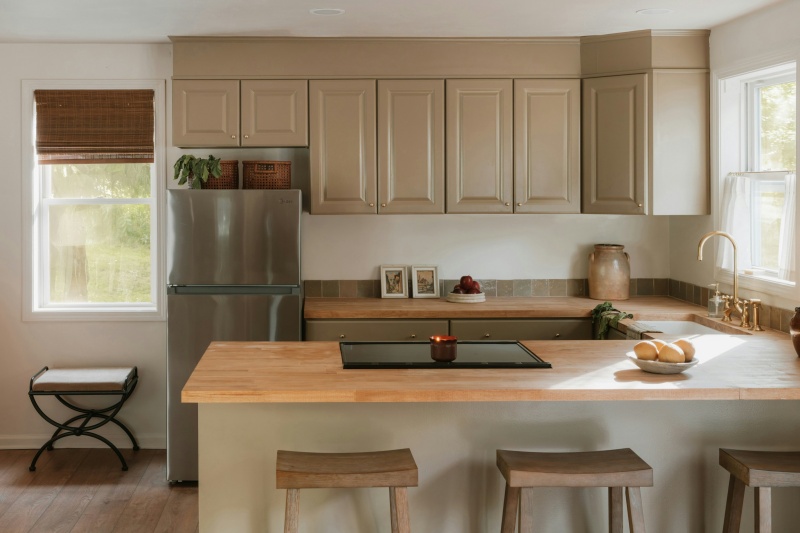 Aesthetic appeal of modern gold finish cabinets Aesthetic appeal of modern gold finish cabinets