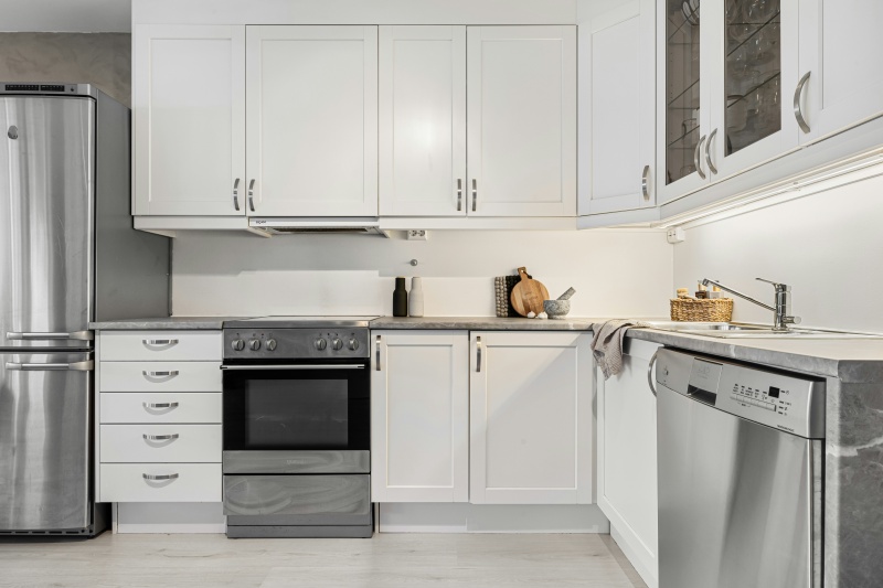 Base cabinets color options for kitchens