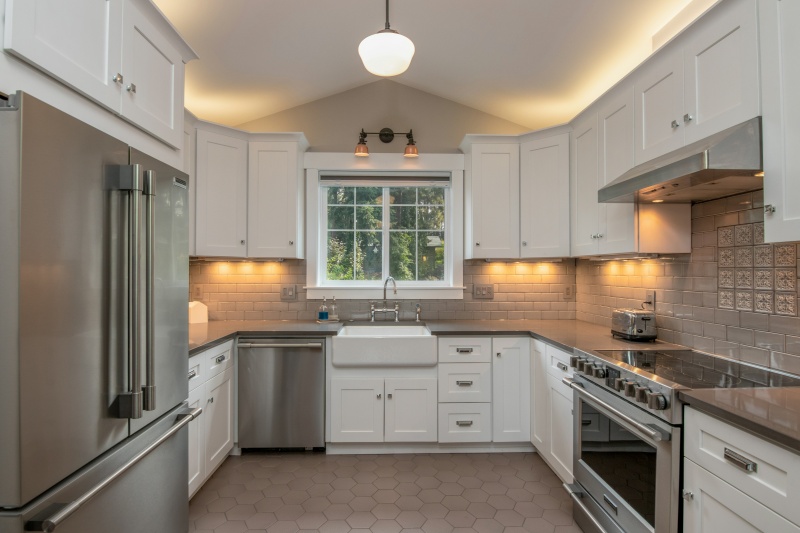 Plywood cabinets advantages over particle board Plywood cabinets advantages over particle board