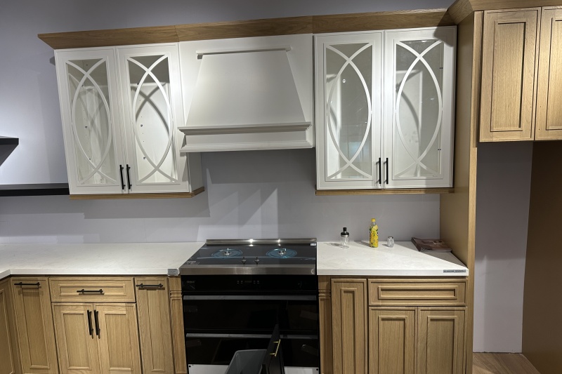 Popular dual-tone kitchen styles Popular dual-tone kitchen styles