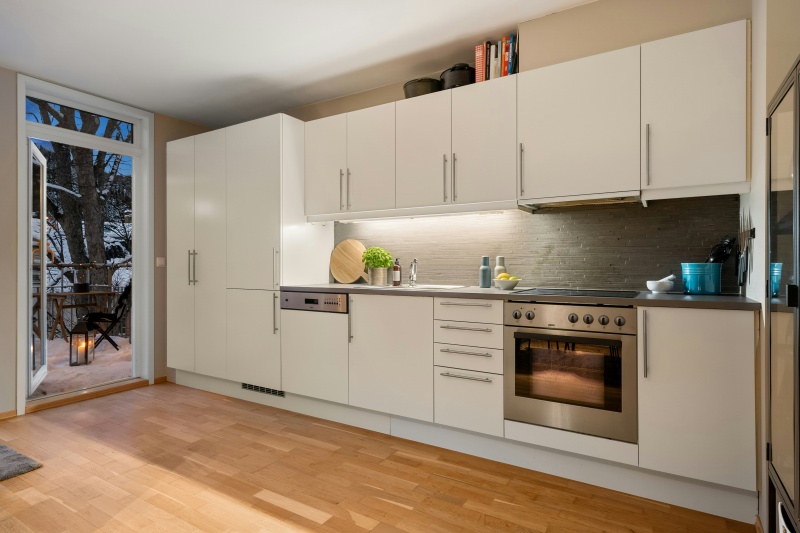 Versatile UV coated kitchen cabinet options