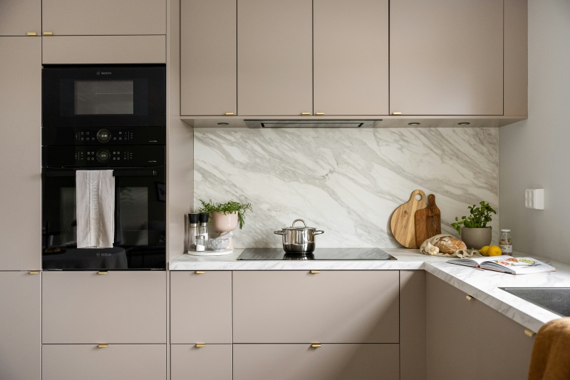 Innovative tab handles for kitchen cabinetry