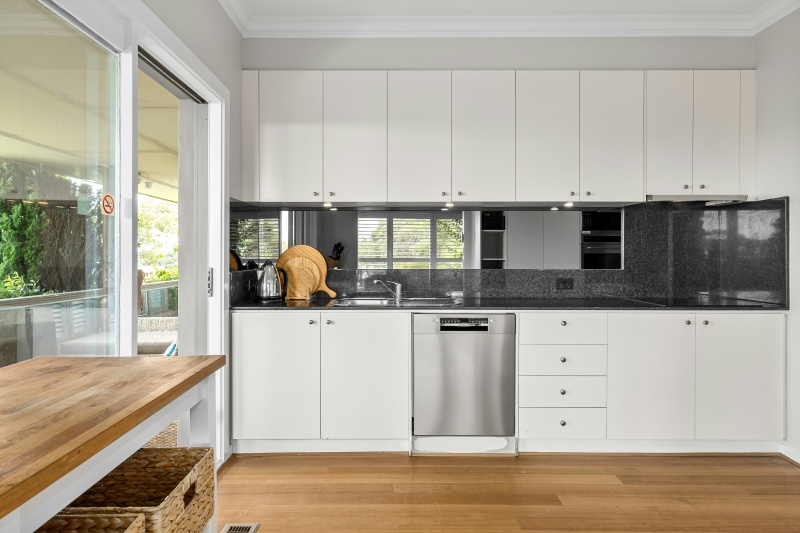 RTA kitchen cabinets with easy setup