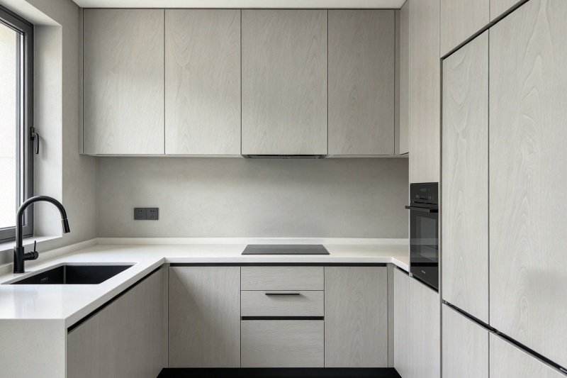 Luxurious Light Wood Kitchen Ensemble