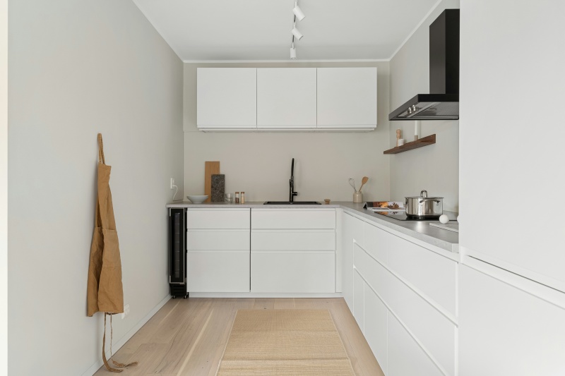 Brushed nickel cabinet handles for white kitchens